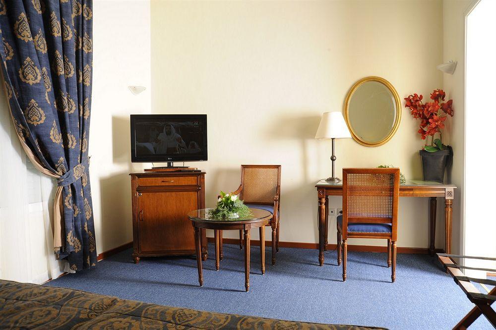 Hotel Acropole 4*